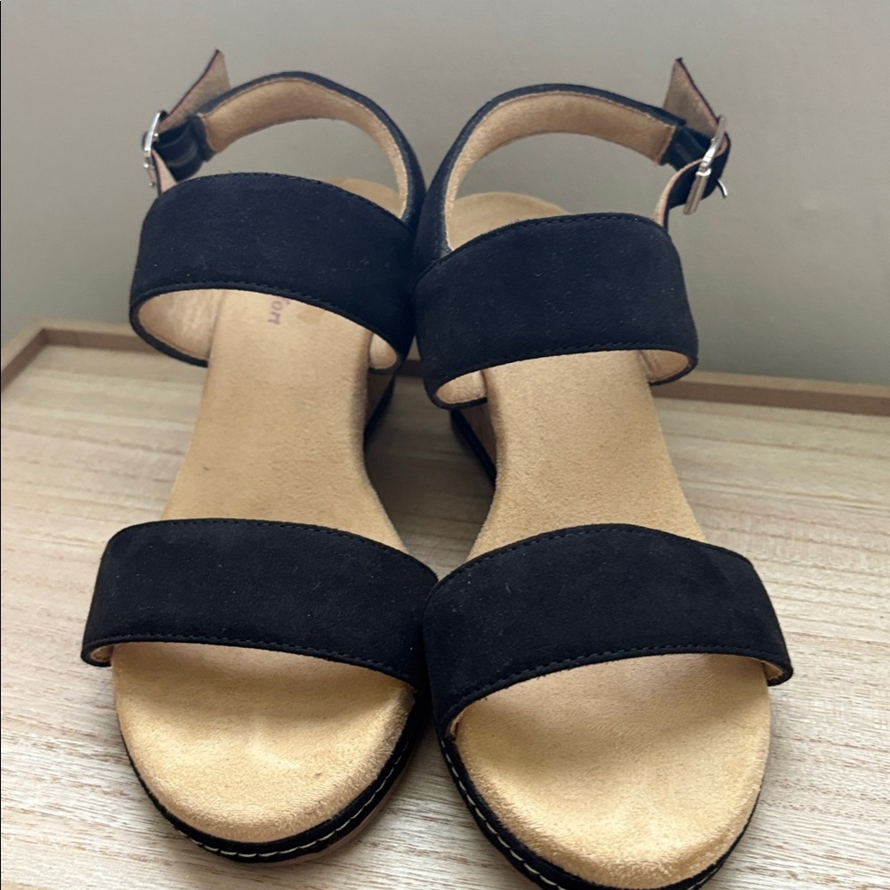 Black Wedge Sandals💥Like New💥 - Picture 3 of 4